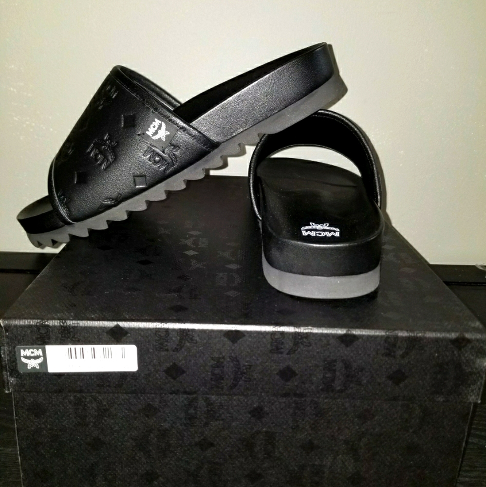MCM mens slides size 10.5-11